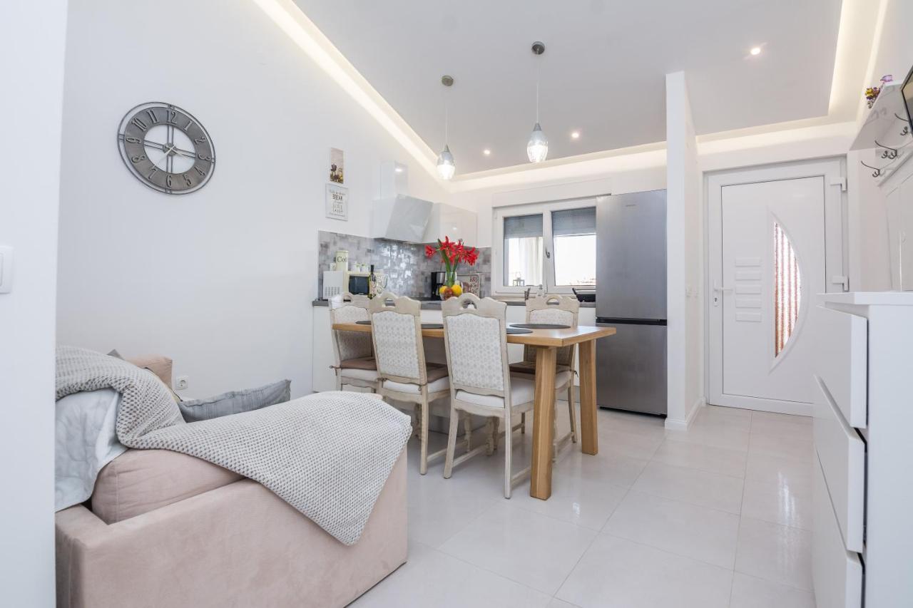 Velika Obala 2 Apartment
