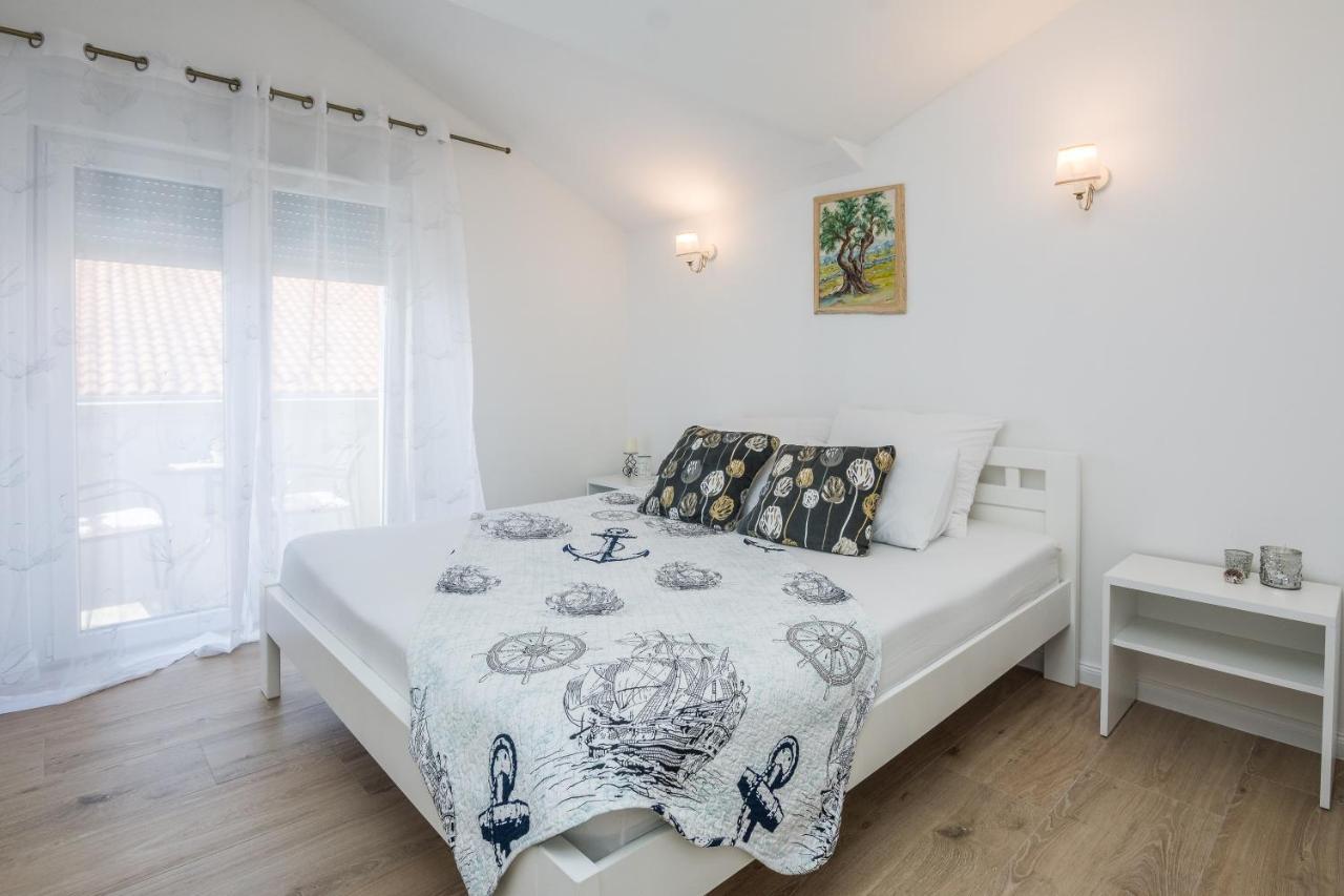 Velika Obala 2 Apartment *
