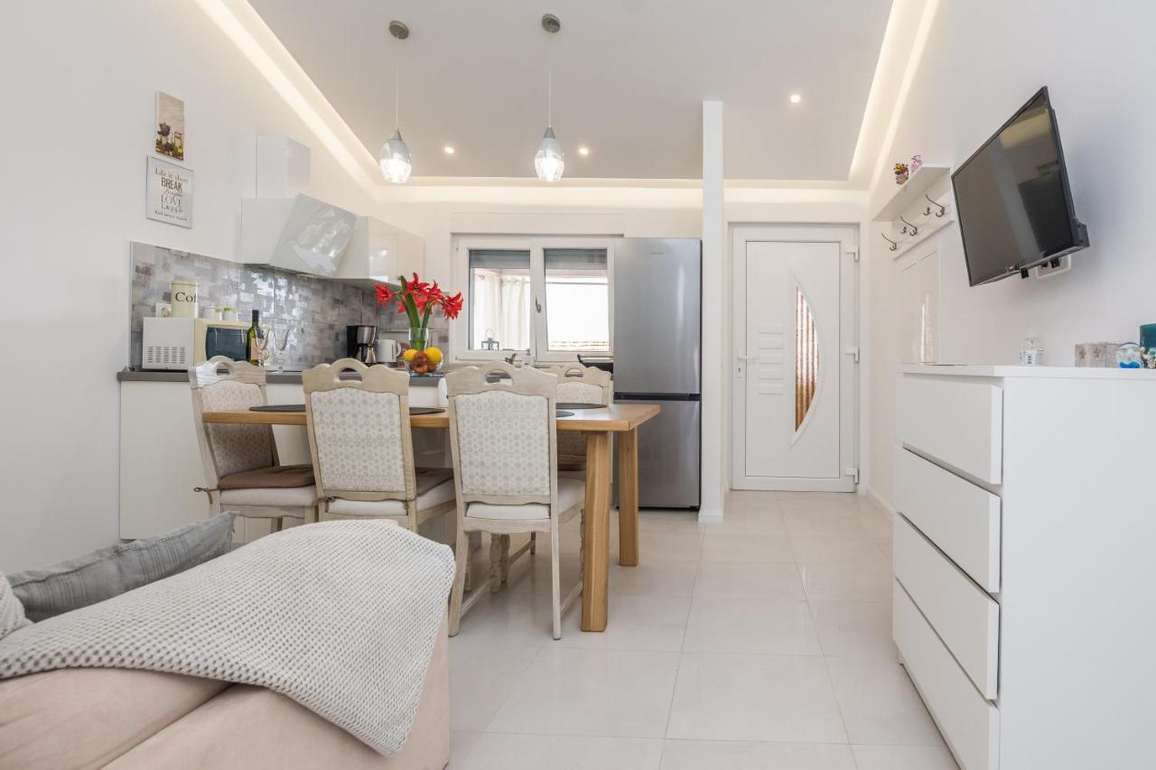 Velika Obala 2 Apartment