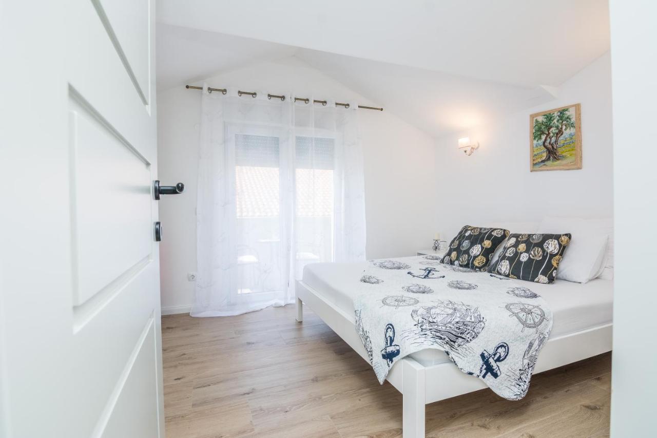 Velika Obala 2 Apartment *
